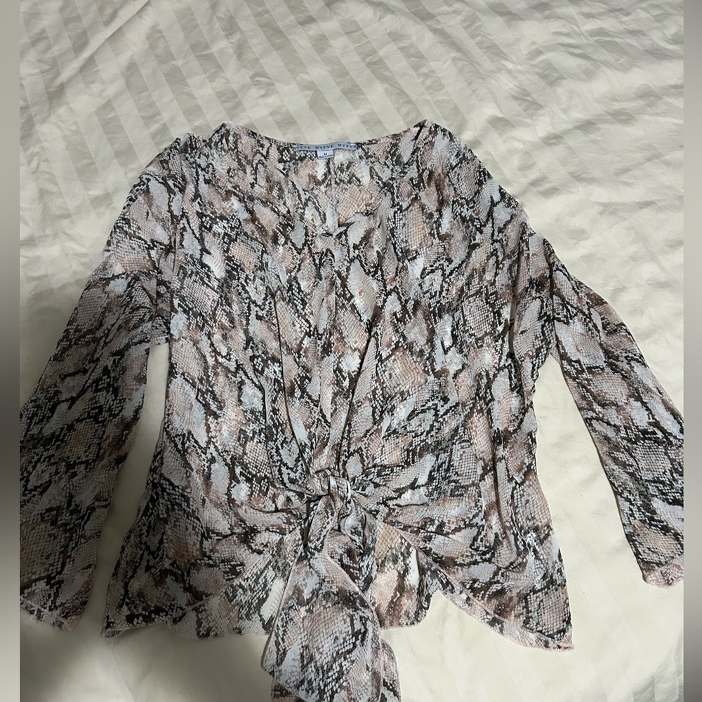 Women’s sheer tie knot top